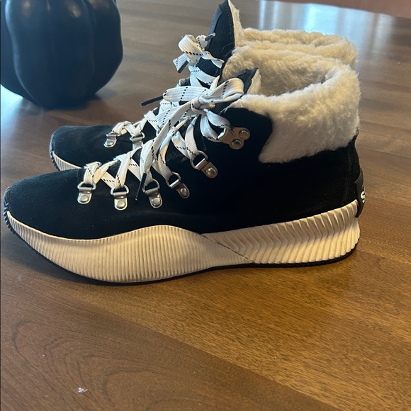 Women's Black and White Fur-Lined Sneakers - Picture 3 of 6